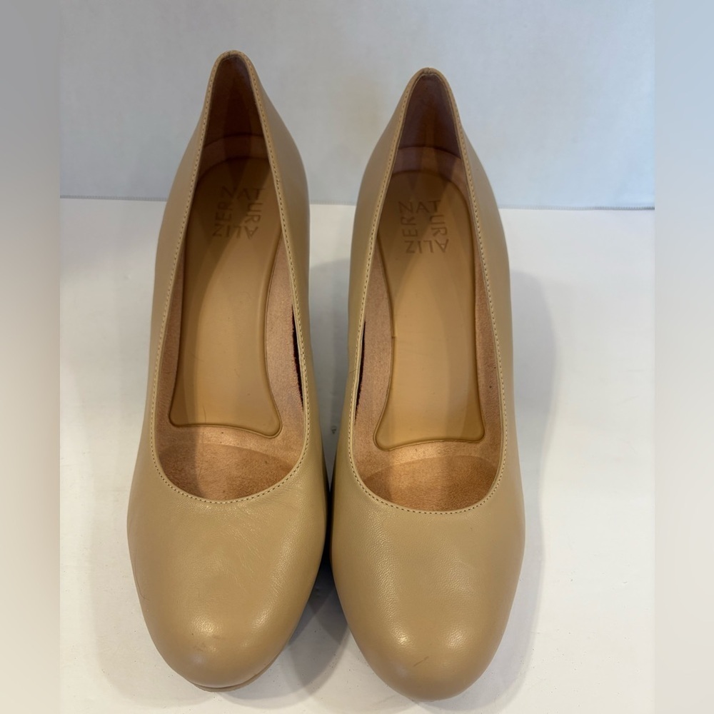 Naturalizer beige leather heels shoes size 10 M